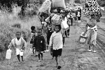 Cerca de 200.000 congoleños huyen de Kivu del Norte, tras la captura de la región por parte de las fuerzas rebeldes. Además del miedo a la violencia se enfrentan a un miedo desconocido, contraer la covid-19. Si la pandemia de coronavirus los alcanza, podría tener efectos catastróficos ante la ausencia de suministros médicos.