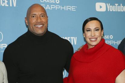 El actor Dwayne Johnson y la productora Dany Garcia estuvieron casados durante diez años y tienen una hija en común, Simone Alexandra Johnson, de 17 años. Se divorciaron en 2007, pero han continuado trabajando juntos, pues Garcia es una de las productoras de la última película que protagoniza Johnson: ‘Fast & Furious: Hobbs & Shaw’. “No es fácil pero trabajamos para continuar siendo amigos después del divorcio”, contó el actor a ‘E! News’ en el estreno de la cinta. 