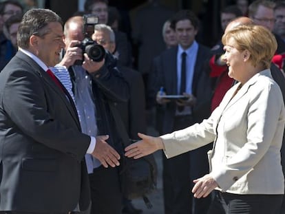 Sigmar Gabriel y Angela Merkel, en mayo.