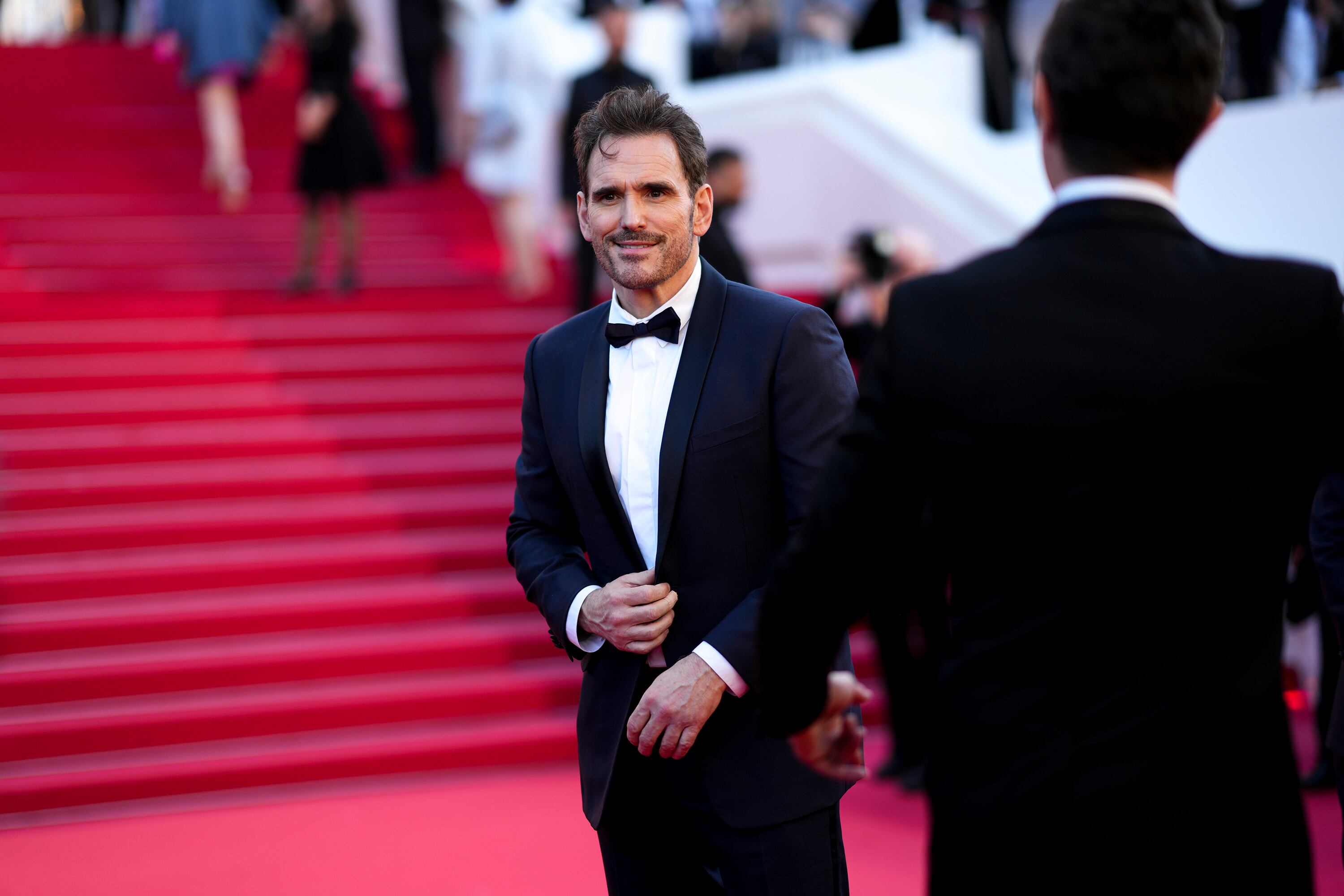 Matt Dillon posa para los fotógrafos a su llegada a la alfombra roja para el estreno de la película 'Marcello Mio', el 21 de mayo en Cannes. 