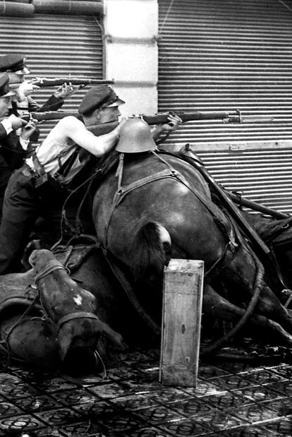 La famosa fotografía de Centelles en las calles de Barcelona.