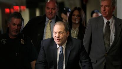 Harvey Weinstein, a la entrada de un tribunal de Manhattan en febrero de 2020.