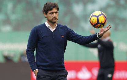 El entrenador del Real Betis, Víctor Sánchez del Amo durante el partido contra el Sevilla.