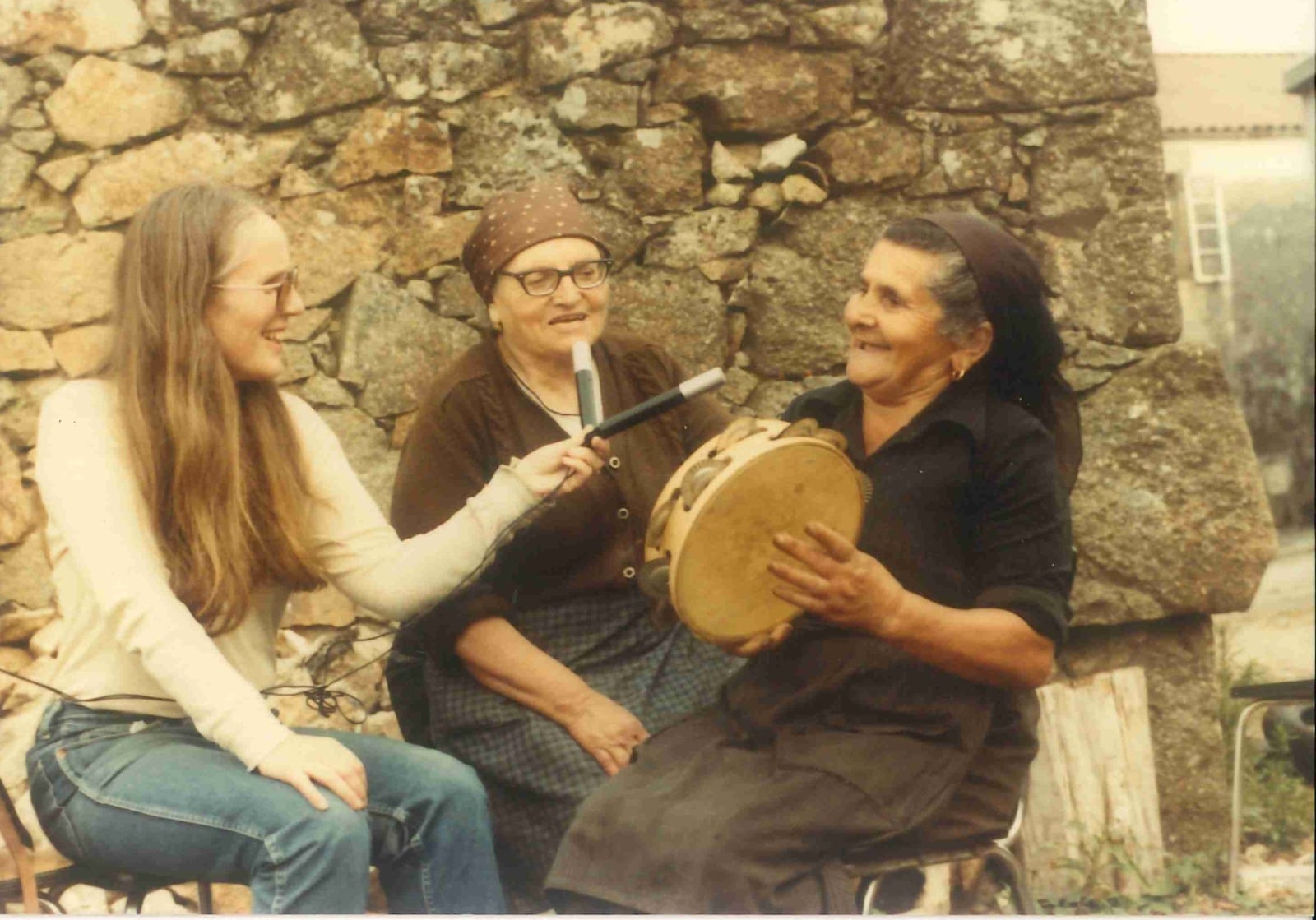 Las ‘cantareiras’, las gallegas que custodiaron en las aldeas la poesía oral, llegan al Parnaso