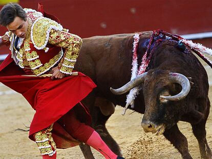 Leandro en un molinete al quinto, al que le cortó una oreja.