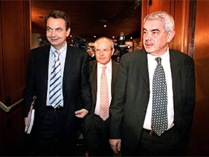 José Luis Rodríguez Zapatero, ayer en Barcelona, acompañado por José Montilla y Pasqual Maragall.