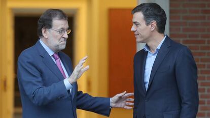 Mariano Rajoy y Pedro Sánchez en La Moncloa.
