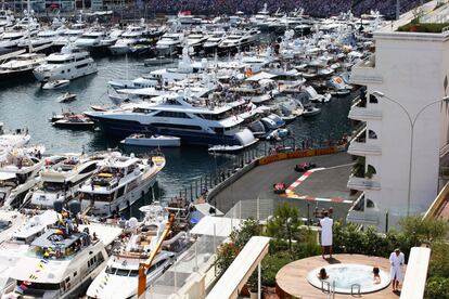 Ricciardo por el puerto de Monaco