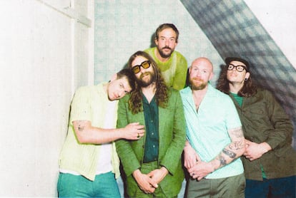 La banda Idles, que acaba de presentar en una gira por España su álbum 'Tangk'. Arriba, de verde, Joe Talbot.