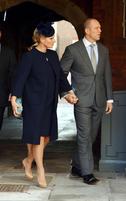 Mike y Zara Tindall llegan a la capilla del palacio St. James para asistir al bautizo de su sobrino, el príncipe Jorge. Zara Tindall es la hija de la princesa Ana, hermana de Carlos de Inglaterra, y una de los siete padrinos del bebé.