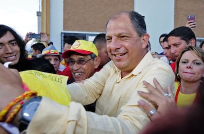 Opposition candidate Luis Guillermo Solís greets his supporters.