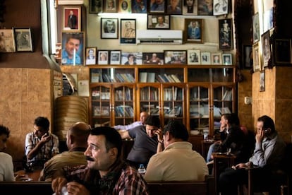 Escena de un café en Erbil.
