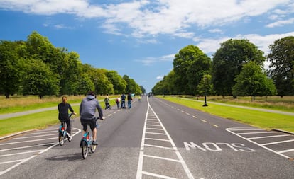 Ciclistas en Phoenix Park, al norte de Dublín.