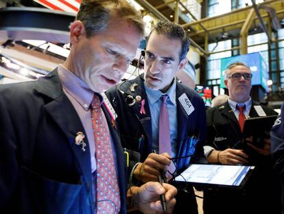 Agentes en la Bolsa de Nueva York (EE UU).