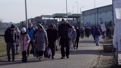 Refugiados en el puesto fronterizo de Medika, entre Polonia y Ucrania.