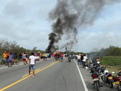 Fotografía cedida por la Alcaldía de Pueblo Viejo del momento en que explota el camión.