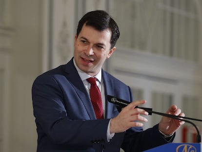 El secretario general del PSdeG-PSOE y candidato a la Presidencia de la Xunta, Gonzalo Caballero, durante un desayuno informativo en Madrid, este miércoles. EFE/Paco Campos