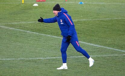 Simeone, durante el último entrenamiento previo al Atlético-Barcelona de Liga.