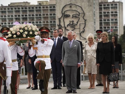 Carlos y Camila, en el arranque de su visita a Cuba, el domingo 24 de marzo.