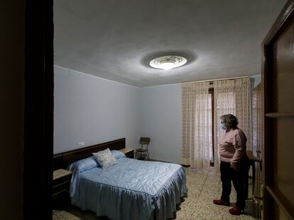 Interior de la pensión Vianesa, en Valladolid, donde se halló el cadáver de la mujer asesinada.