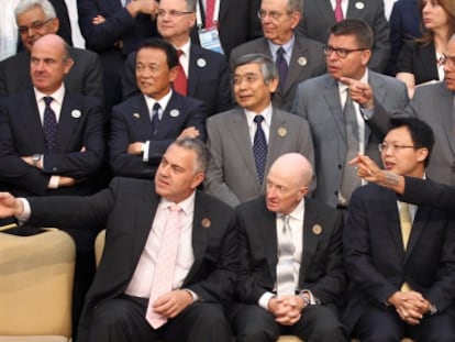 Christine Lagarde junto a Pierre Moscovici y los ministros de finanzas y gobernadores de bancos centrales durante la cumbre del G20 en Ankara (Turqu&iacute;a)