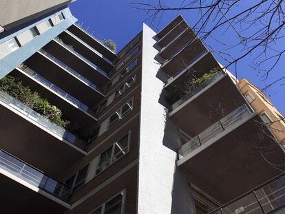 Las aristas del edificio de O'Donnell 33 no le hacen parecer un edificio de los años 50.