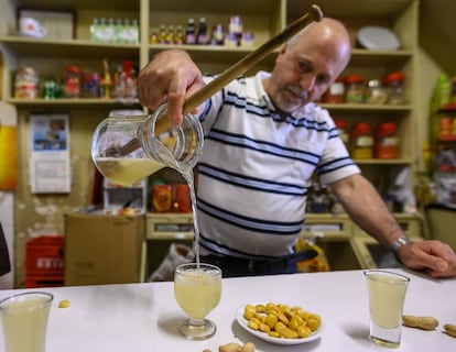 A Mercadora, una pequeña taberna de Funchal en la que sirven 'poncha'.