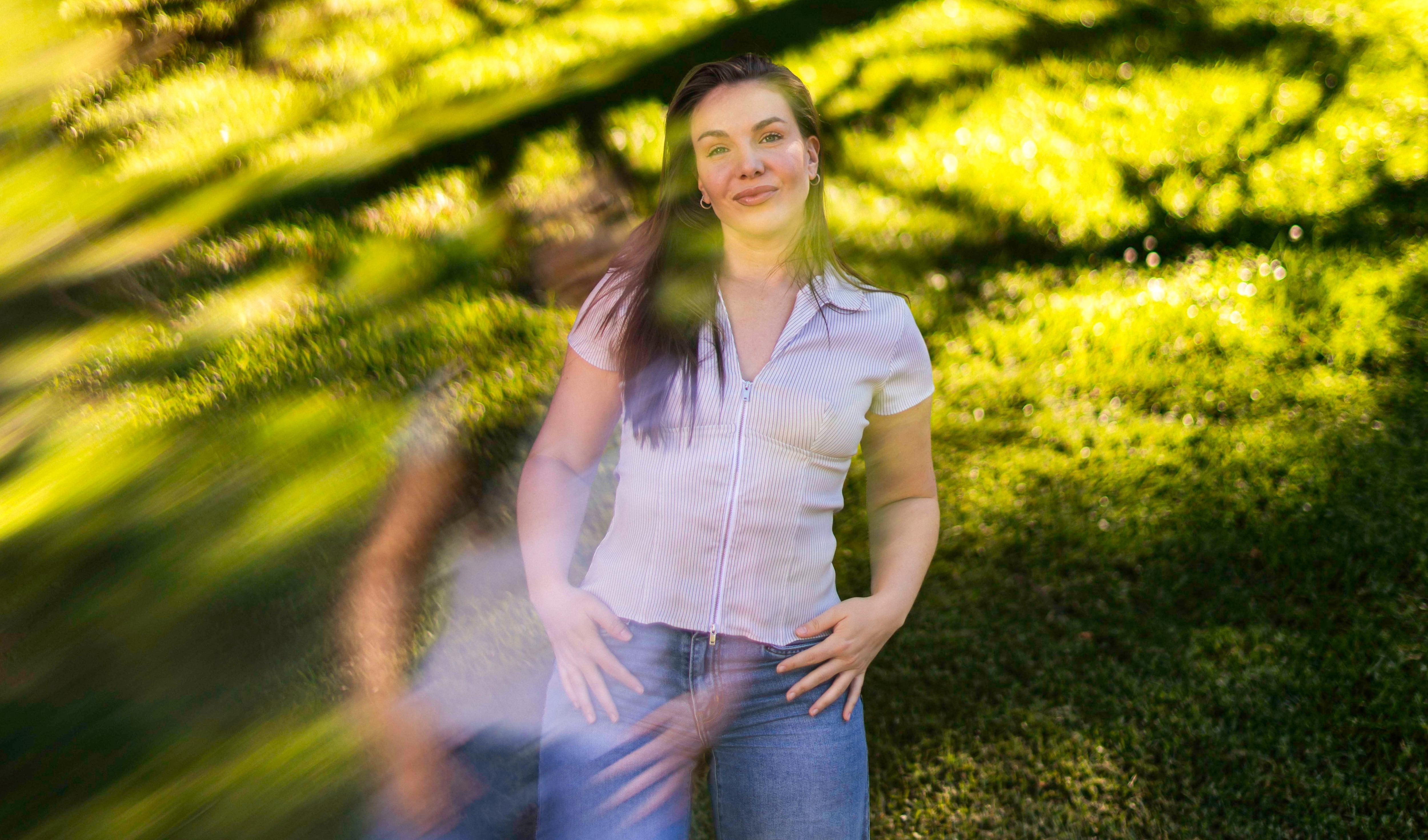 Inés Hernand, comunicadora, retratada el 24 de julio de 2026 en el parque del Oeste de Madrid. 