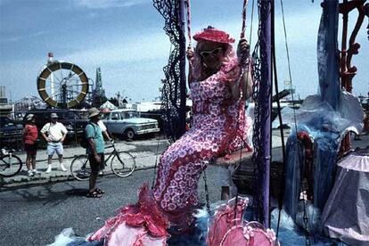 Una participante del <i>Mermaid Parade</i>, el desfile de la Sirenita, que se celebra los veranos en la neoyorquina Coney Island (Estados Unidos).