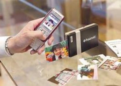 Polaroid inventa una impresora portátil que funciona sin tinta