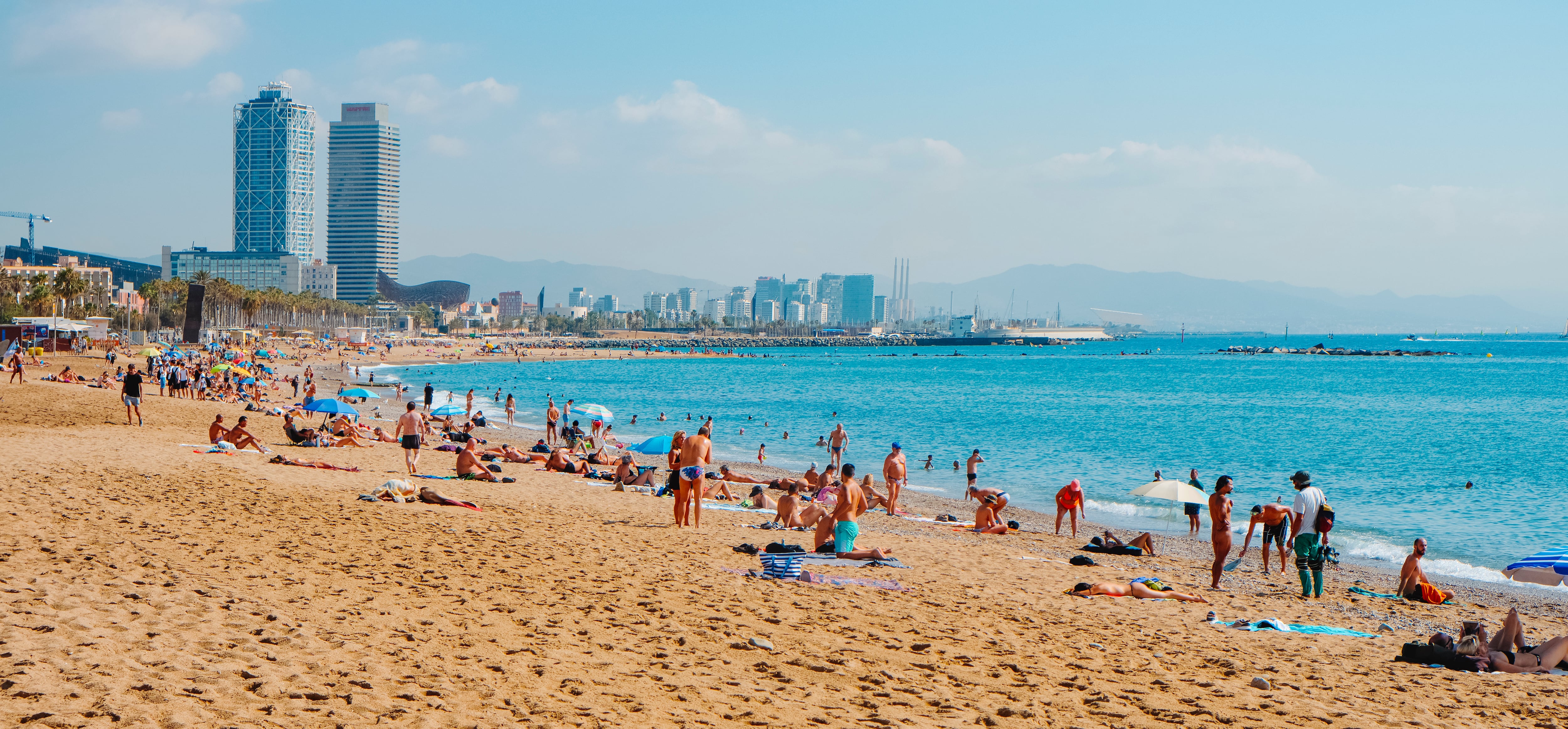 Jugar al vóley o dormir bajo las estrellas: ¿qué actividades están prohibidas en las playas? 