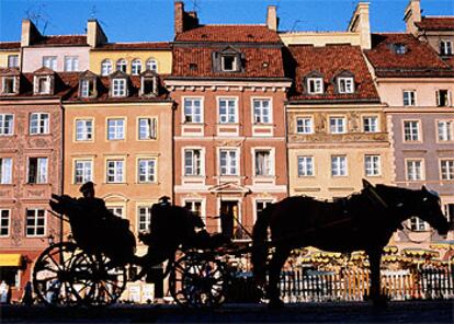 Plaza en el casco viejo de Varsovia, reconstruido tras la II Guerra Mundial a partir de los cuadros de Canaletto y de viejas fotografías.