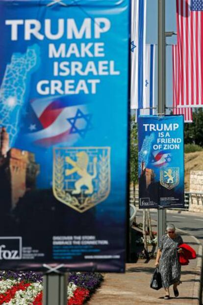 Carteles a favor de Trump, en Jerusalén.