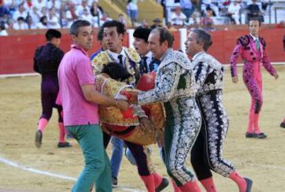 Víctor Barrios tras sufrir una grave cogida en Teruel, el pasado 9 de julio.