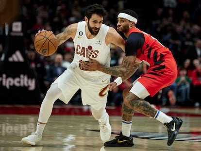 Ricky Rubio, ante Gary Payton II, en el encuentro entre Cleveland y Portland.