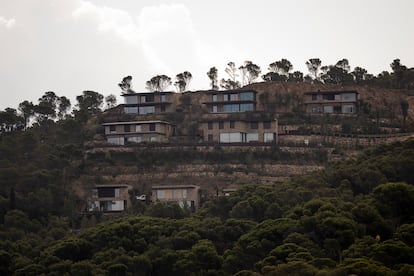 Viviendas de nueva construcción en la Pedrera de s'Antiga, en Begur, en la Costa Brava.