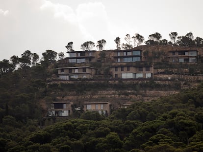 Viviendas de nueva construcción en la Pedrera de s'Antiga, en Begur, en la Costa Brava.