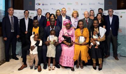 La Agencia EFE y Casa África entregaron ayer el Premio Saliou Traoré en su primera edición al periodista grancanario José Naranjo, por una serie de reportajes publicados en La Provincia.