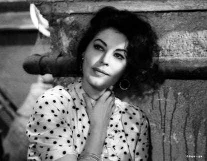 Ava Gardner, en <i>Los ángeles visten de rojo</i> (1960).