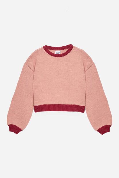 ligeramente cuadrado, la lana 100% merino de este jersey promete suavidad extrema. Diseñado por Victoria Parada para Es Fascinante. Precio: 129 euros.
