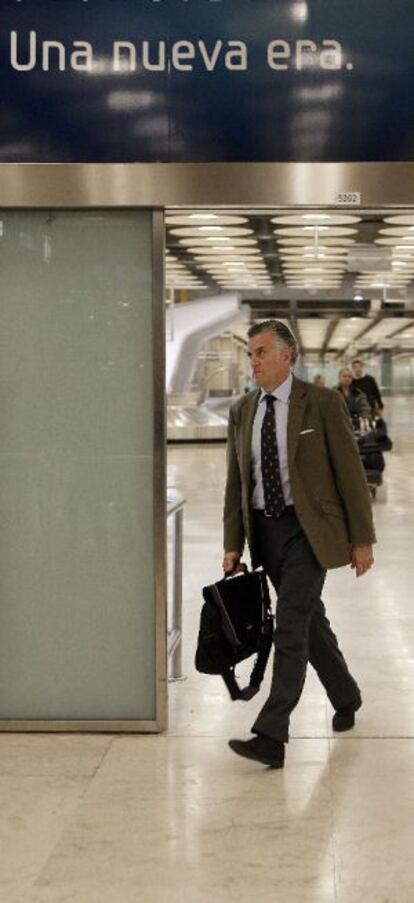 Luis Bárcenas, en el aeropuerto de Barajas en 2009.