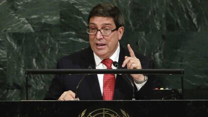 El canciller cubano Bruno Rodr&iacute;guez dirigi&eacute;ndose a la ONU