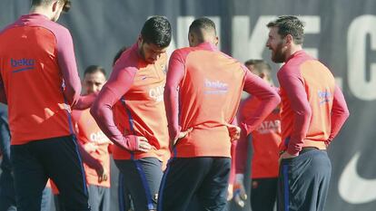 Piqu&eacute;, Luis Su&aacute;rez, Neymar y Messi, en el &uacute;ltimo entrenamiento.
 