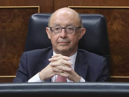 Cristóbal Montoro, ministro de Hacienda, en el Congreso.