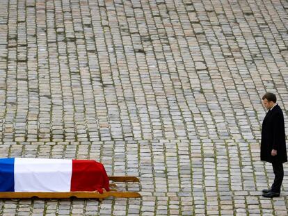 Los Inválidos de París ha sido el escenario del homenaje a Daniel Cordier, héroe veterano de la resistencia francesa durante la Segunda Guerra Mundial. Acudió el presidente, Emmanuel Macron, y el ex presidente Francois Hollande.