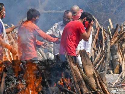 La grave crisis sanitaria por covid-19 en la India, en imágenes