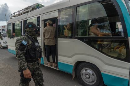 La Policía Militar de Orden Público (PMOP), mantiene su intervención en la cárcel de máxima seguridad El Porvenir, en Francisco Morazán (Honduras). La presidenta Xiomara Castro ordenó la Operación 'Fe y Esperanza' para arrebatarle el poder a las pandillas y organizaciones criminales dentro de los centros penitenciarios.