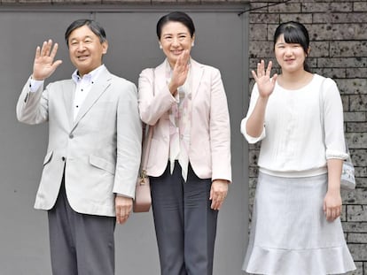 El emperador Naruhito, su esposa Masako y la princesa Aiko.