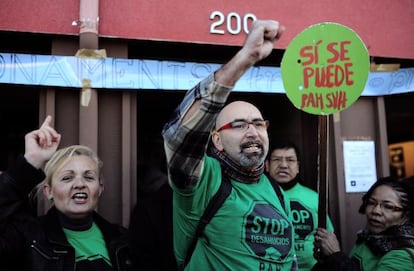 Membres de la PAH concentrats aquest matí per evitar un desnonament a la Zona Franca.