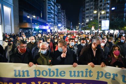 El presidente de la Generalitat Valenciana, Ximo Puig (centro), en la manifestación de Valencia que reclama un nuevo sistema de financiación autonómica.